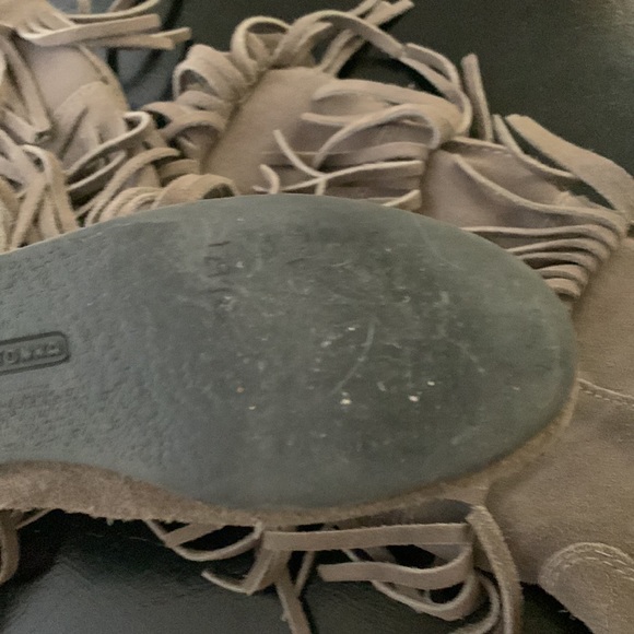 Minnetonka moccasins high fringe - Picture 9 of 9